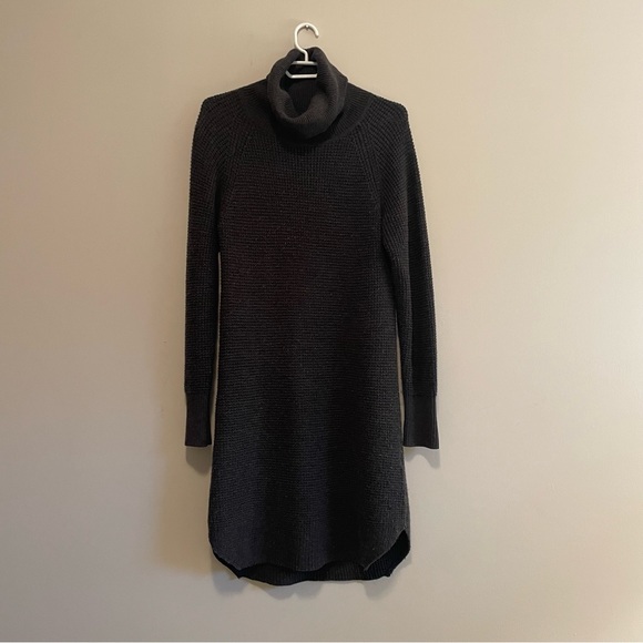 100% Wool mid-calf Wilfred Turtle neck sweater - Picture 8 of 8